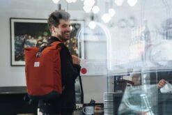 Osprey Arcane Roll Top Ryggsekk 32 Osprey Arcane Roll Top Ryggsekk -Osrey Butikk Arcane Roll Top F20 01 Umber Orange Stargazer Blue web