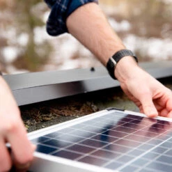 Home 300 Solar System (Solcellebelysning) -Osrey Butikk BRIGHT Home 300 Solar Home System solcellepanel detalj