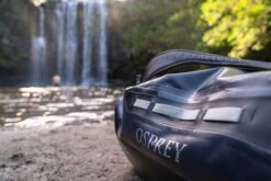 Osprey Transporter WP Duffel 70 Liter -Osrey Butikk F22 TransporterWPDuffel70TunnelVisionGreyO S 10003358RossBernards Exp 4 10 24 003 web 7f650dee 7cf4 4c46 b439 e70eedc6d98b