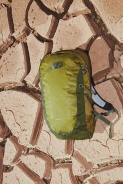 Osprey Talon Earth 22 Dagstursekk -Osrey Butikk OE S22 Talon Earth GREEN FINAL SELEZIONE02 web