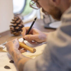 Opinel Escapade Edition N°08 Lommekniv (Elevation) 11 Opinel Escapade Edition N°08 Lommekniv (Elevation) -Osrey Butikk Opinel Escapade Edition No 08 Lommekniv Elevation artist