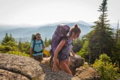 Osprey Atmos AG 50 Tursekk Herre (2022) -Osrey Butikk S22 Atmos Aura Holz NewHampshire 2 web