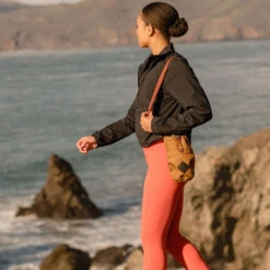 United By Blue The Water Bottle Holder Flaskeholder -Osrey Butikk United by Blue The Water Bottle Holder Flaskeholder modell joggetur